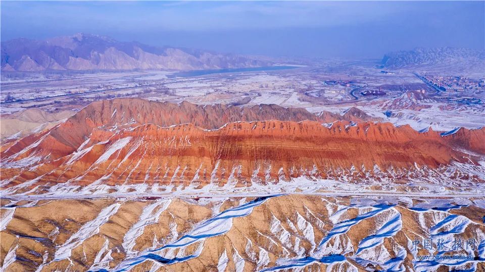 视频高清镜头下的张掖七彩丹霞雪景你见过吗