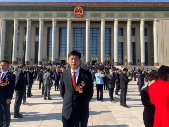 临洮人的骄傲全国劳模王兴平今天在京接受表彰
