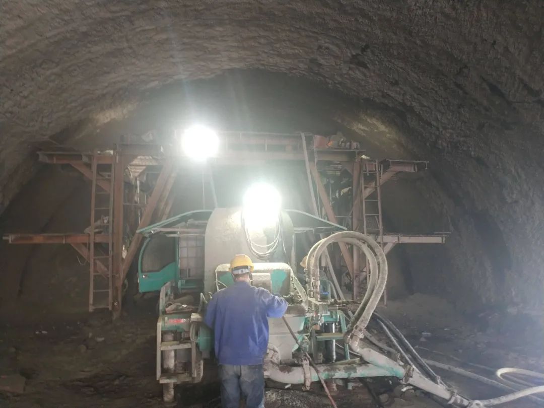 广元南山隧道右线已经贯通预计明年十一实现通车