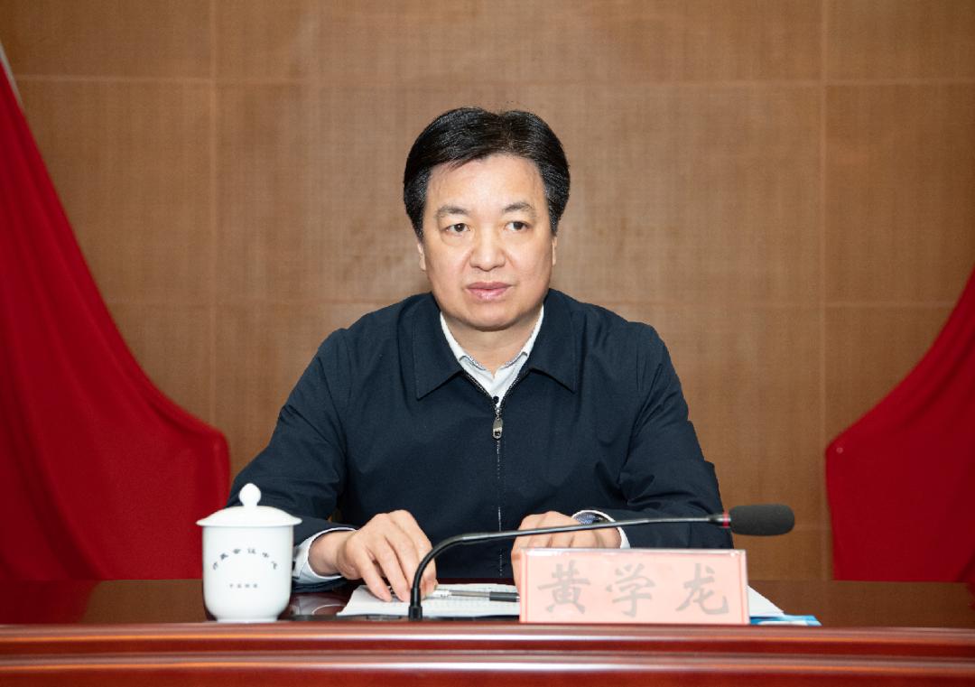 市政府副市长黄学龙为2020年铜陵市"美丽庭院示范户"颁奖