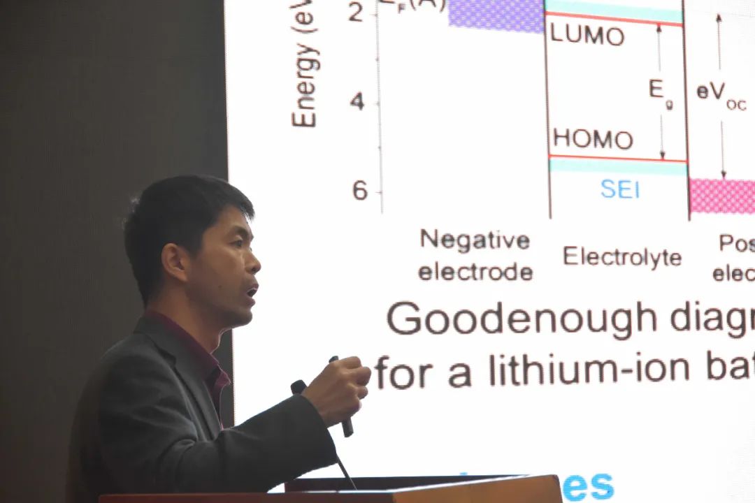 科学院福建物质结构研究所李文木研究员和福州大学侯琳熙教授分别作