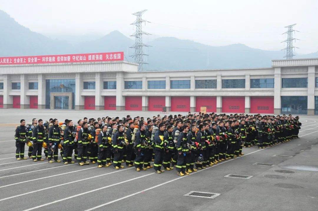 重庆市消防救援总队圆满完成安全员和紧急救援小组专项培训