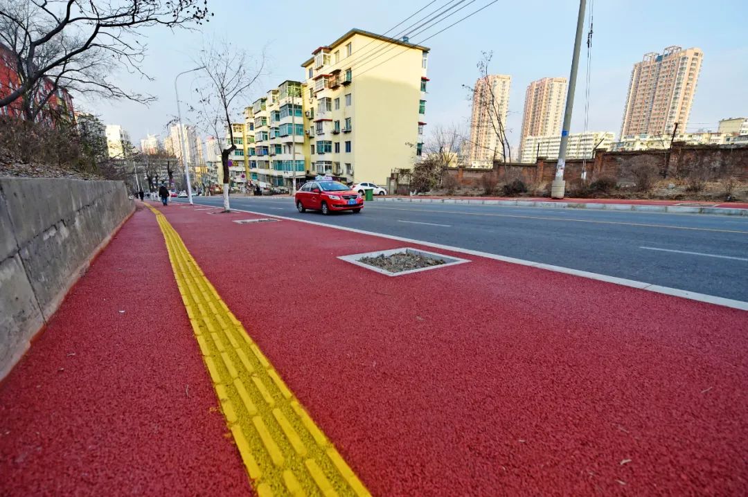 紫金路人行道铺装采用新工艺