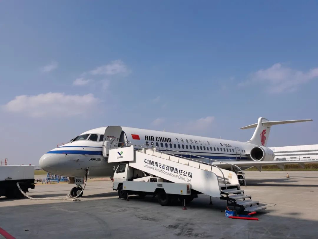 机队再扩容航空工业租赁向国航交付arj21飞机