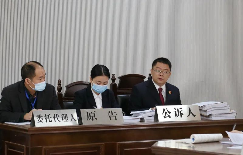 【扫黑除恶】博白县法院公开开庭审理一起8人涉恶案件