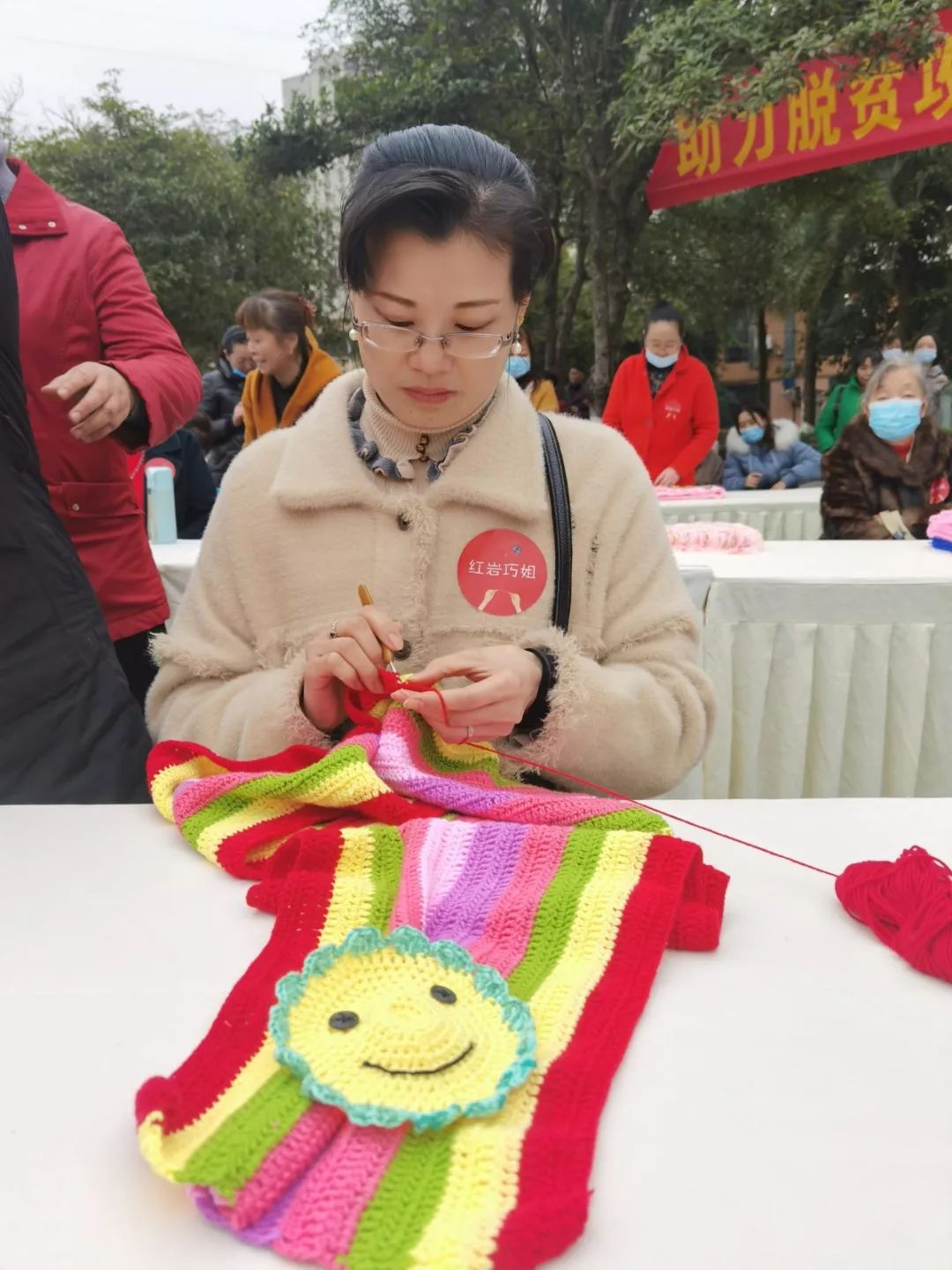 巧手织暖冬红岩巧姐编织技能比赛