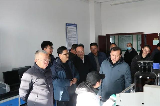 市委书记柳鹏在凉州区调研高质量发展重大项目建设市长周伟一同调研
