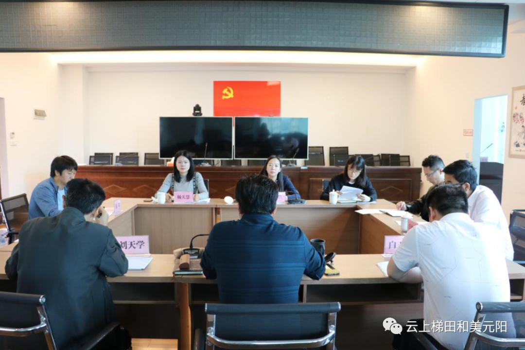 12月1日,县人民政府副县长孔亚兰到县财政局调研财政收支,防范化解