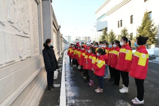 牡丹江中院第173次公众开放日景福小学师生走进法院感受宪法权威