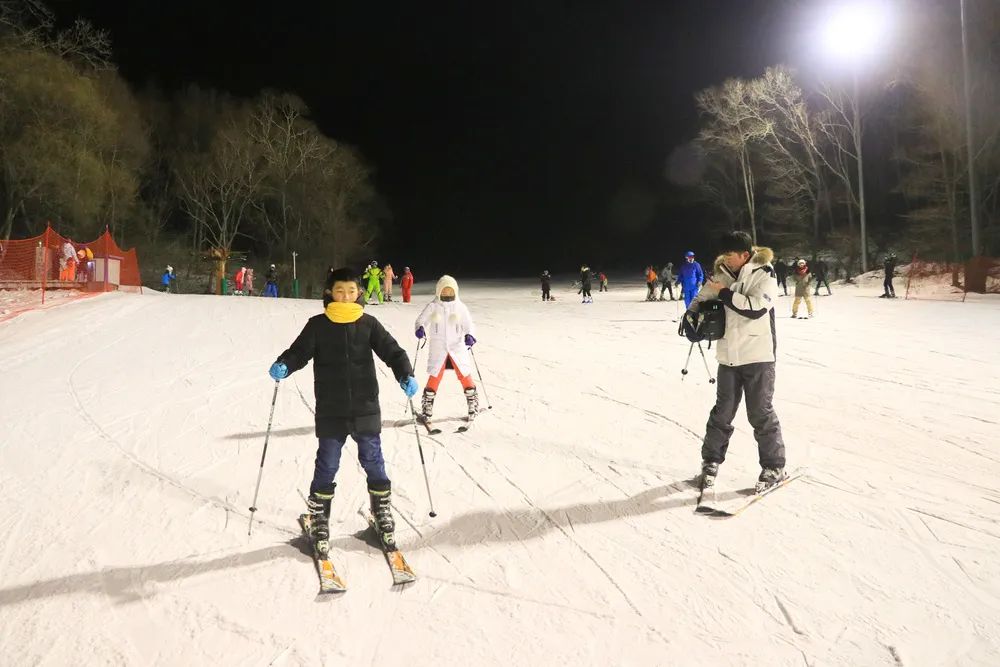 长春这个滑雪场夜场开了,每周三女士免费