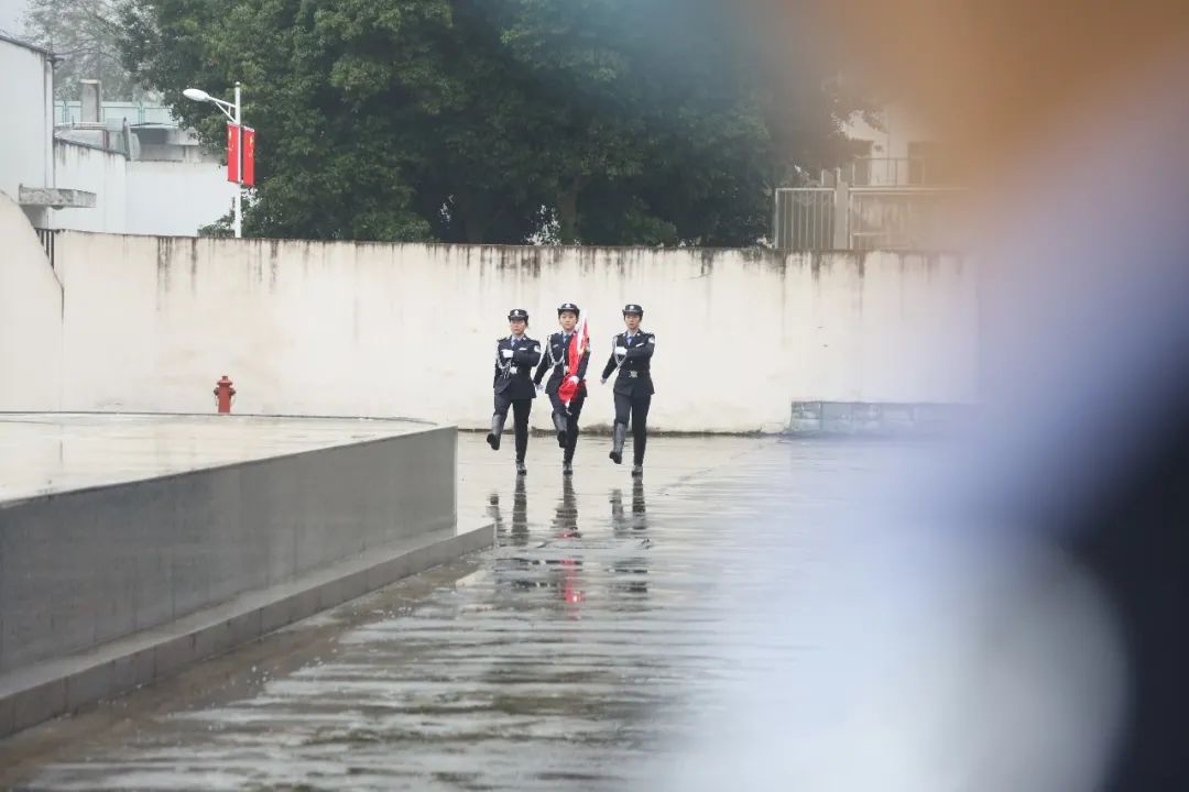 又见124让法治思想涵养高墙内外