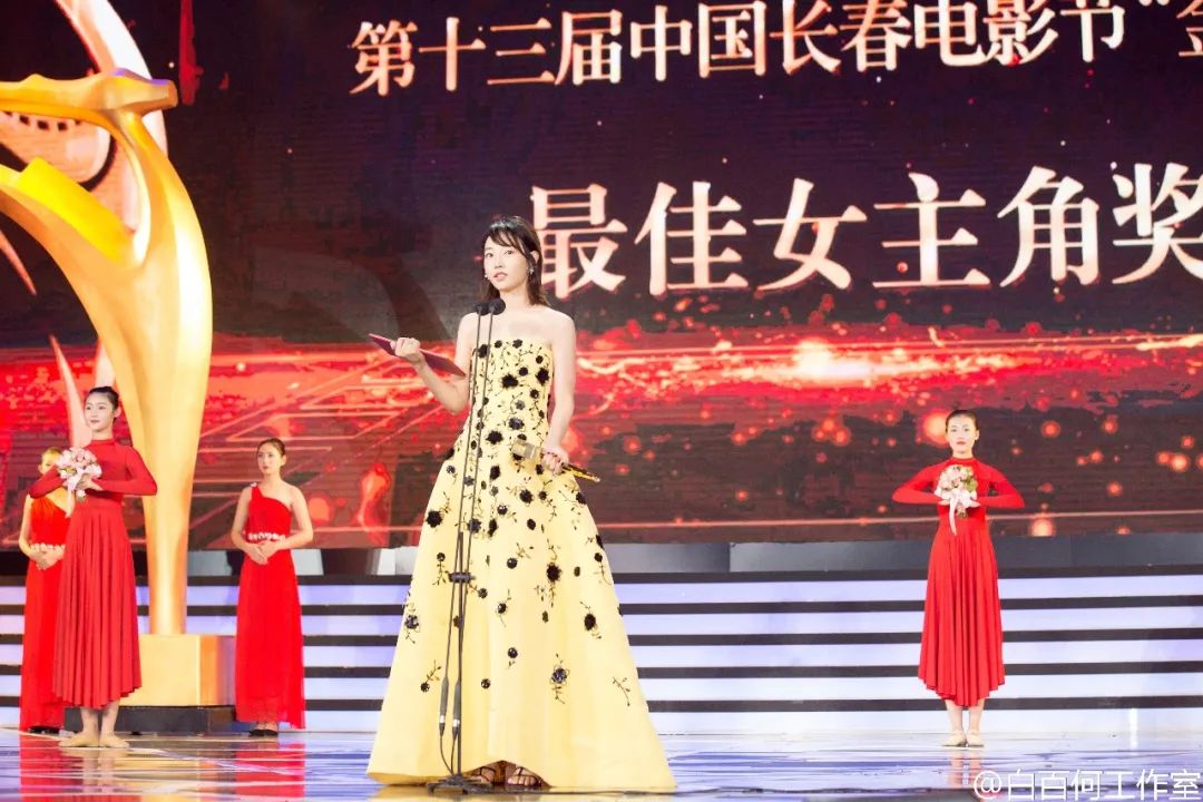 白百何和成都确诊女孩,都被困在“女性私德”的淤泥里(最新发布)