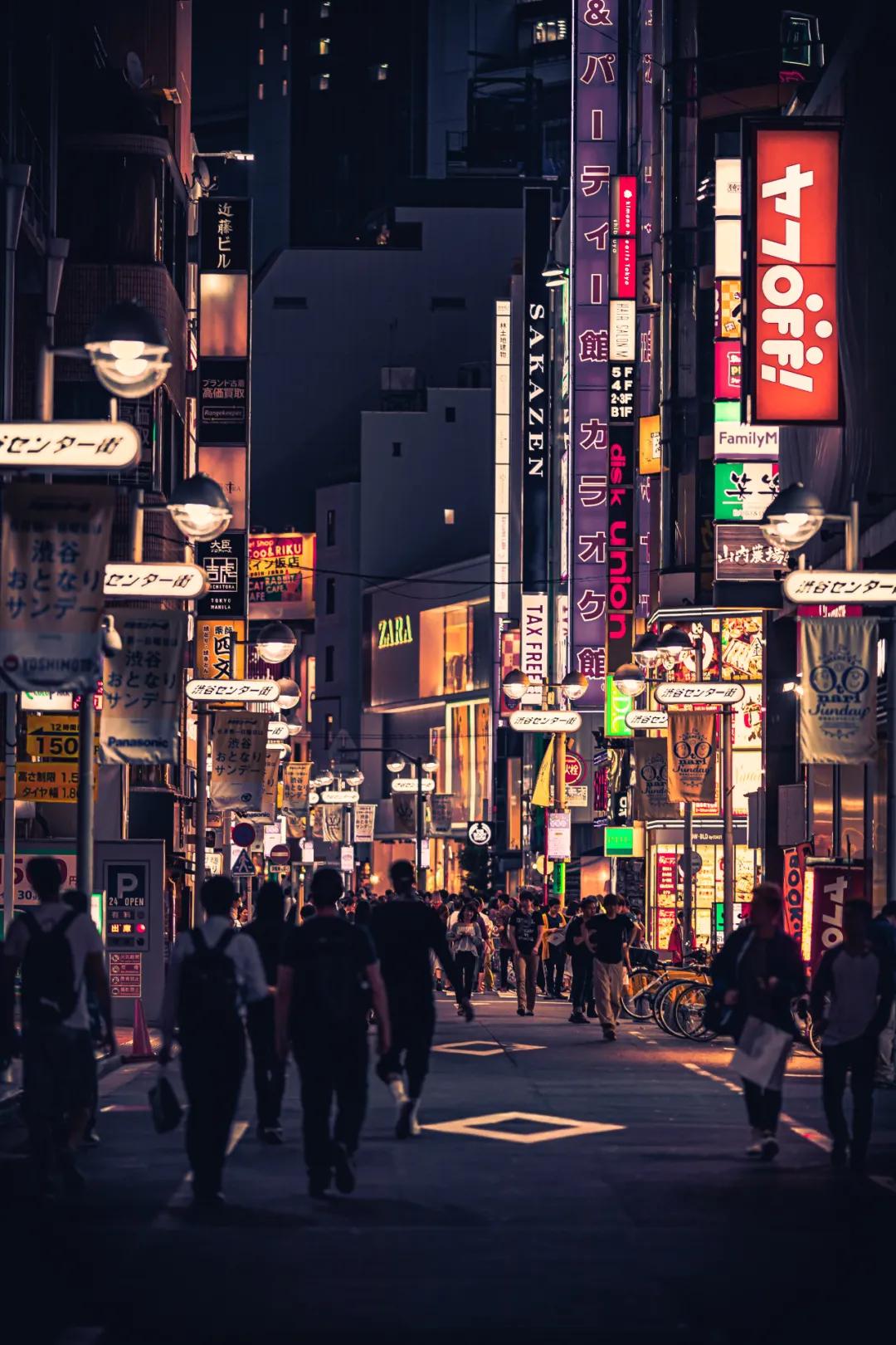 日本东京街头出现的户外广告 图:pexels