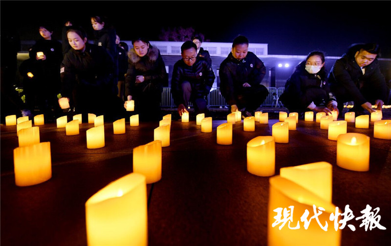 点点烛光祭奠逝者,请世界听这和平之声