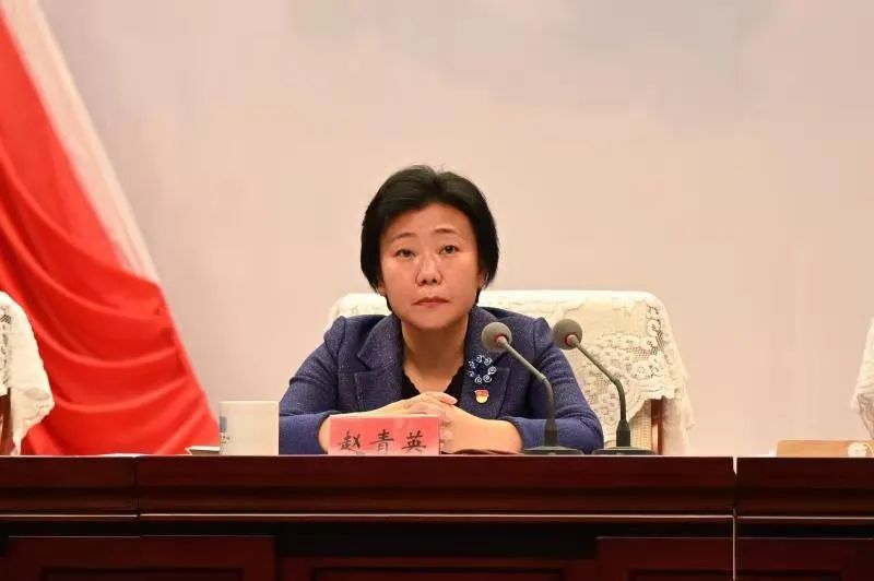 赵青英在讲话中要求,全县上下把抓好全会精神落实作为重要政治责任