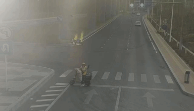 2020就要过去，这些真实的“偷拍”，看哭了……【美文】（最新发布）