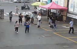 2020就要过去，这些真实的“偷拍”，看哭了……【美文】（最新发布）