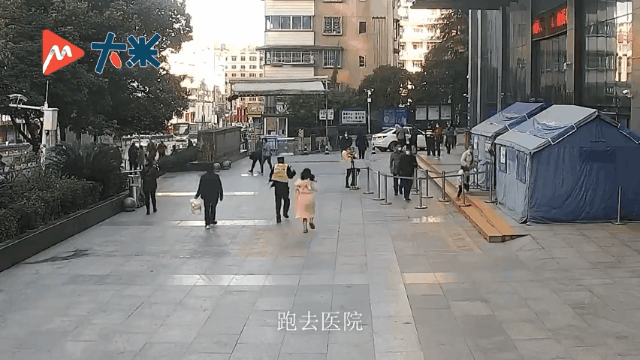 2020就要过去，这些真实的“偷拍”，看哭了……【美文】（最新发布）