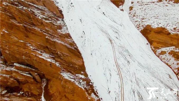 画卷 (李沛立摄)受冷空气影响 12月8日,拜城县迎来入冬后的首场降雪