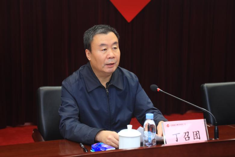 集团公司党委副书记,总经理丁召团主持会议敦忆岚副总经理全面总结