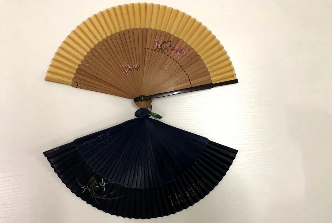 诸如缅甸的翡翠手镯,埃及的莎草纸,非洲的手工包,孟加拉国的服装等