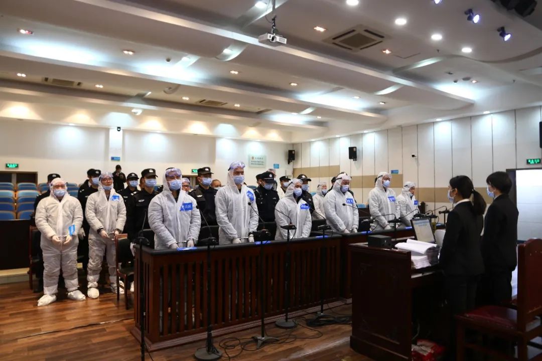 安吉法院公开宣判省级督办的沈利新郑雄文等16人涉黑案件