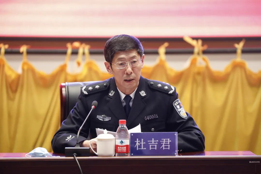 杜吉君为全市公安民警讲授专题党课