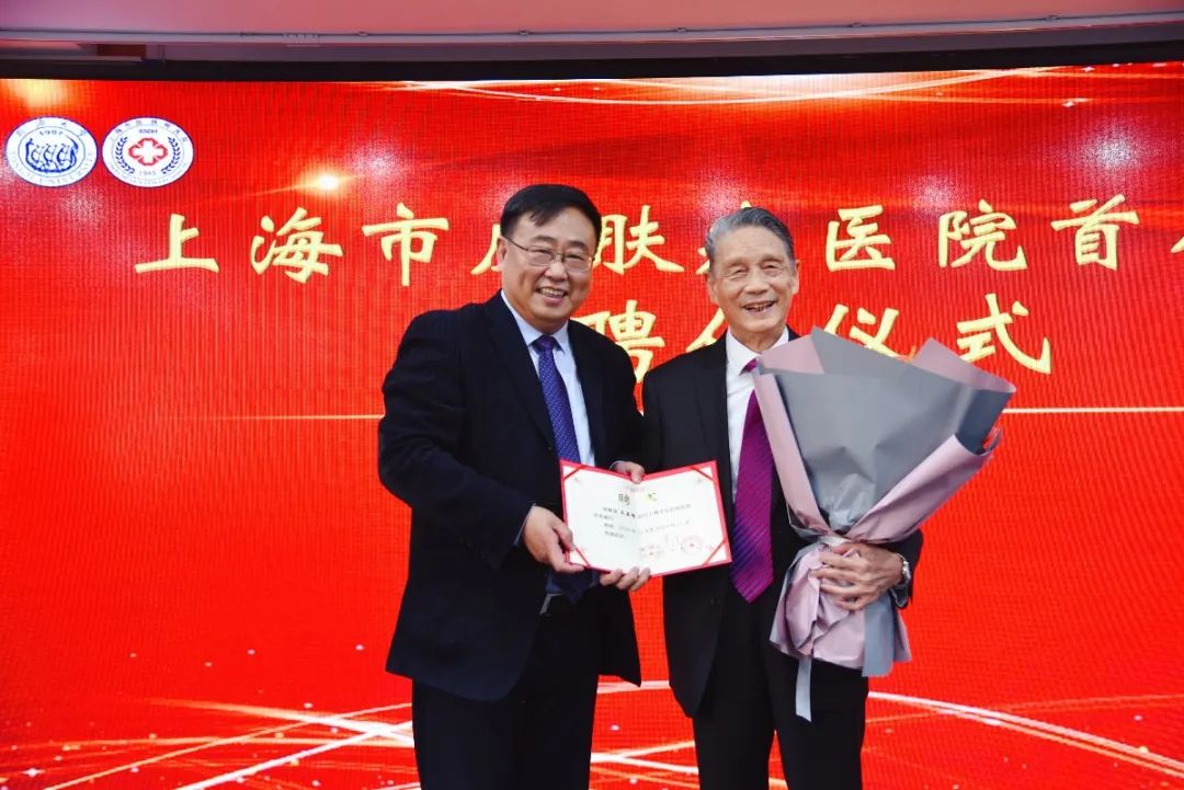 我院聘任秦万章教授朱学骏教授乐嘉豫教授为首席顾问