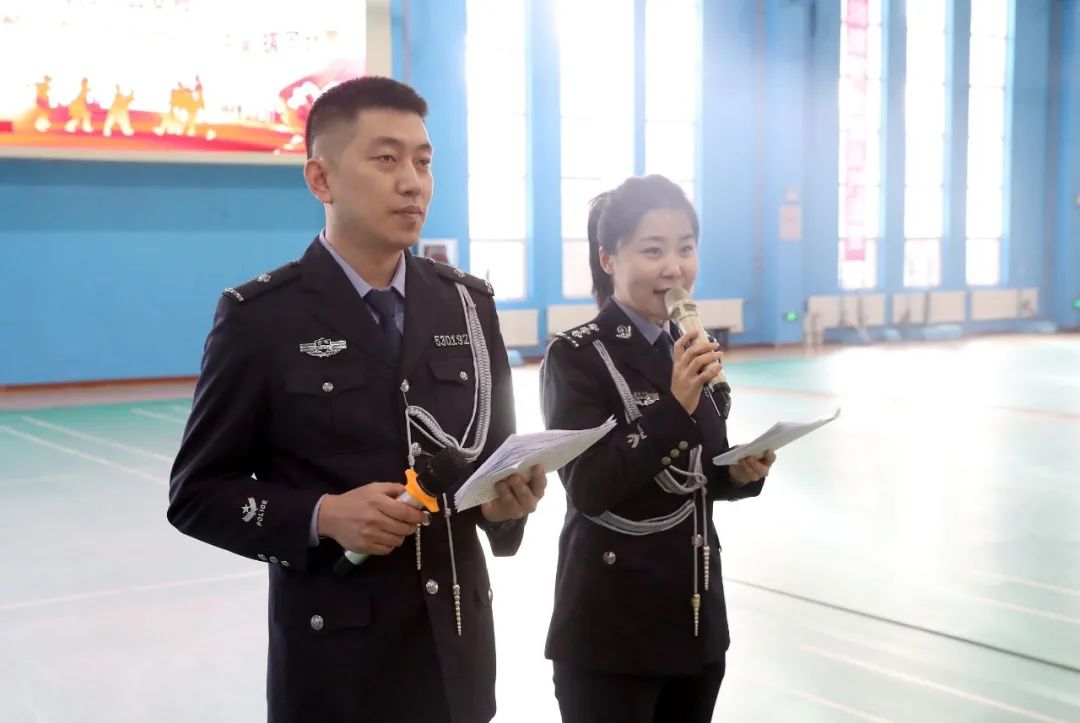 庆祝首个中国人民警察节梅河口市公安局隆重举行首届拔河比赛