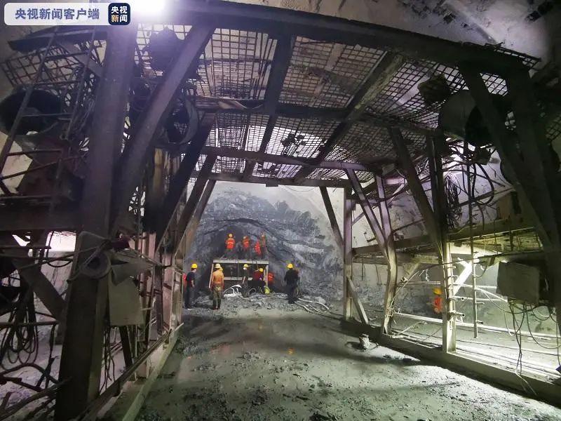 厉害！云南最长高速公路隧道今日贯通！8分钟横穿怒山山脉~（最新发布）