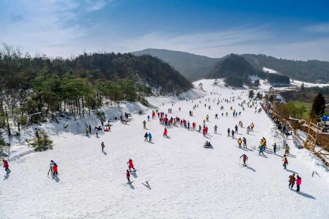 遇见冬季贵州家门口的雪中秘境来场冬日里的疯滑雪跃