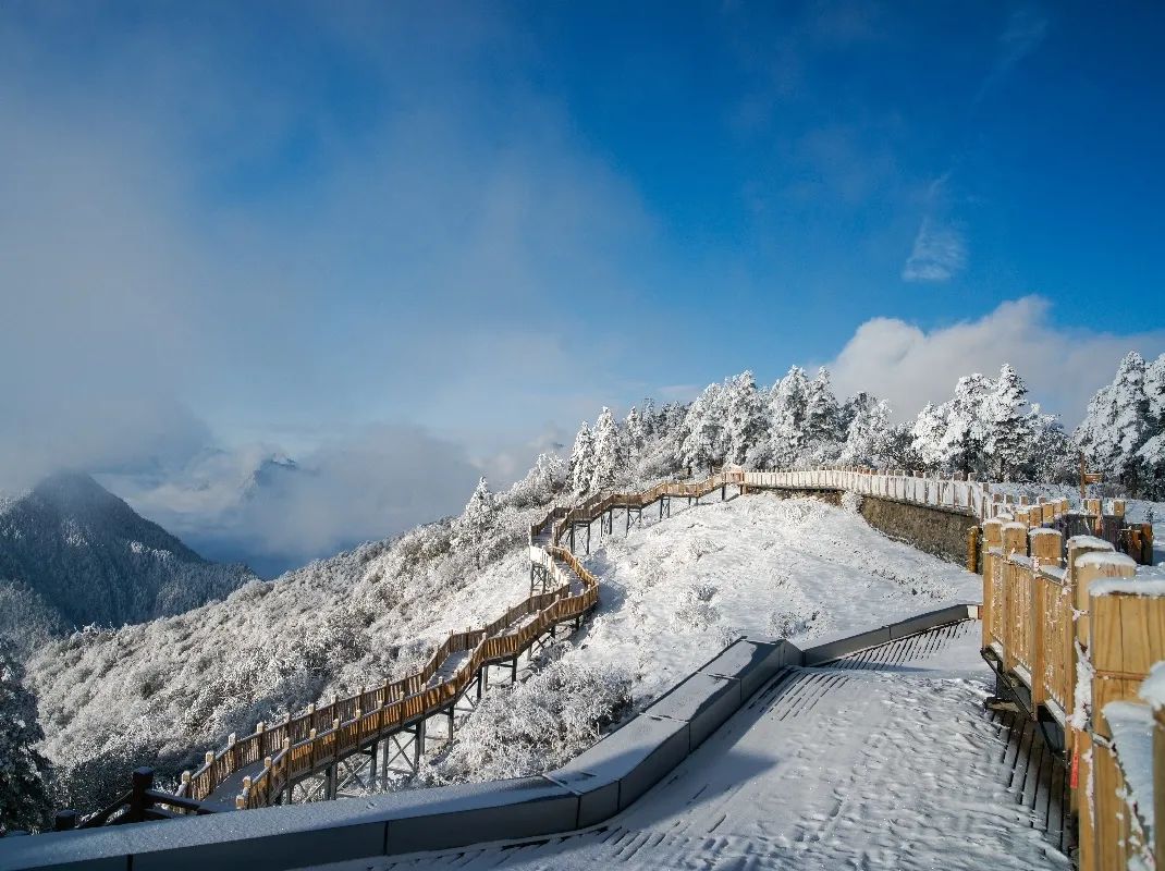 气温将降至3最佳滑雪期已至元旦小长假到西岭雪山体验南国冰雪世界