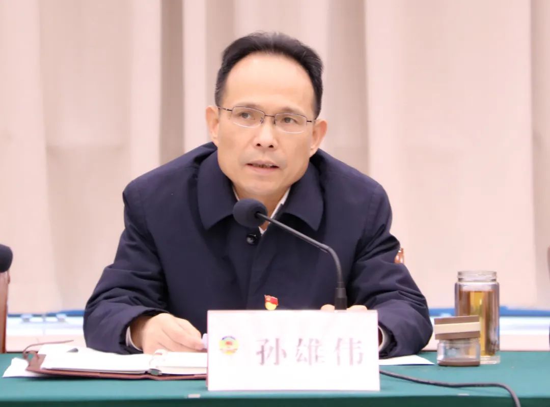 孙雄伟主席充分肯定了海盐法院一年来的工作,认为海盐法院坚持改革