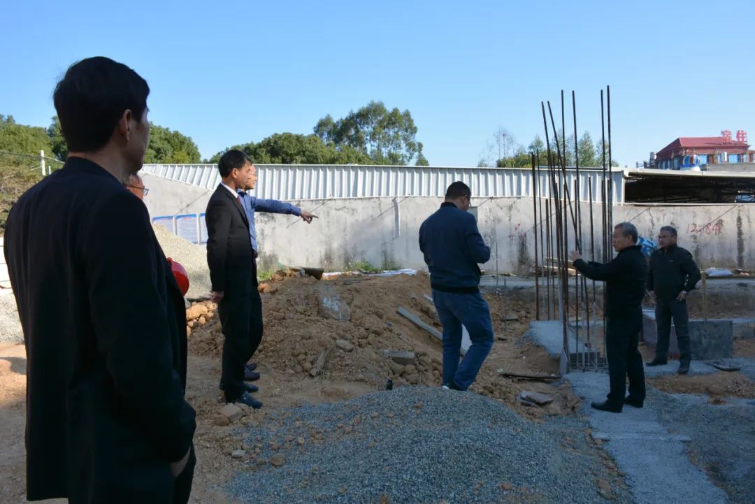 诏安法院党组书记黄志雄到四都法庭基建工地现场办公