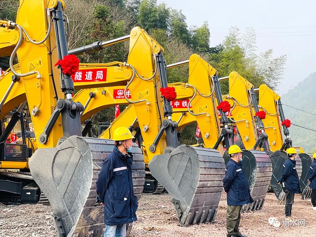 衢丽铁路控制性工程枫树岭隧道开工