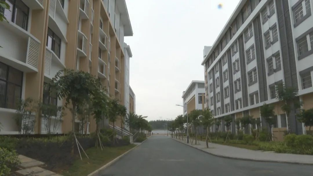 来宾一中新校区设施烂服务差校方给出回应