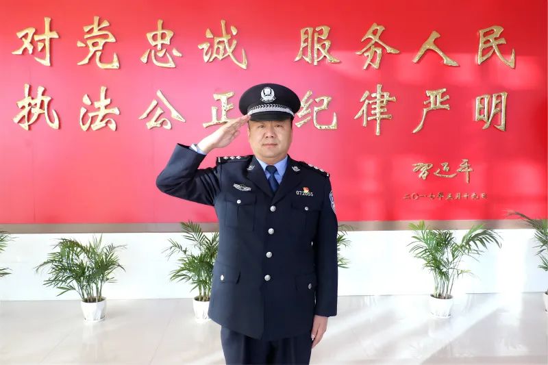 你好警察节山丹公安敬礼致敬以中国人民警察节的名义