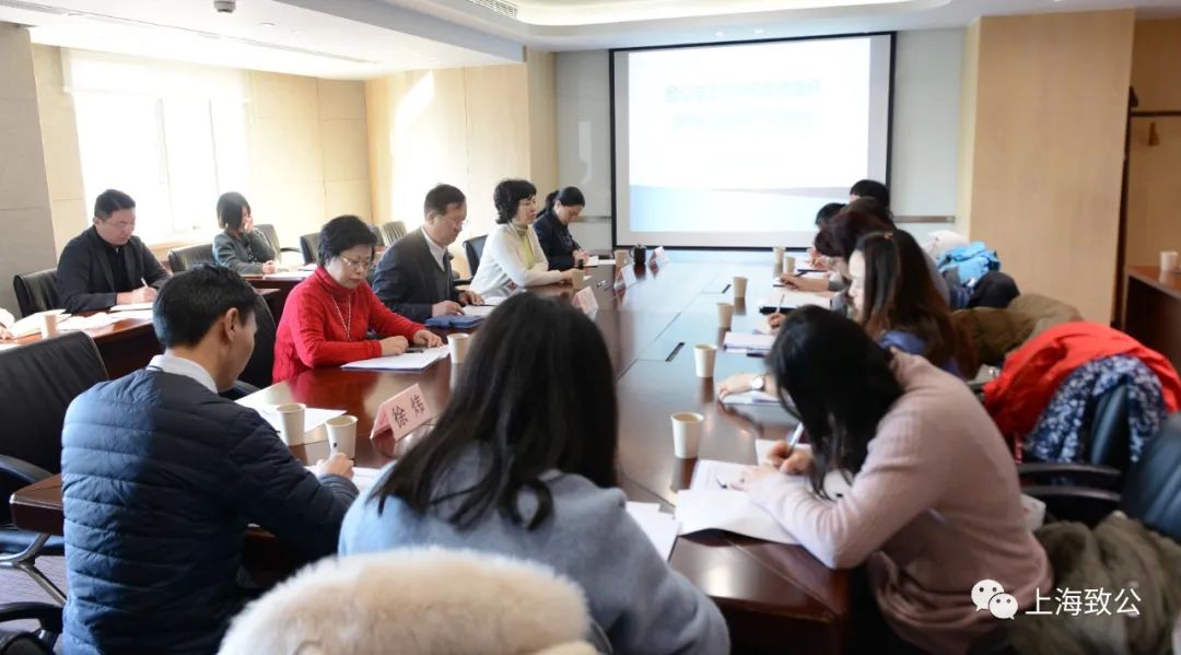 各区级组织秘书长及专职干部近20人参加会议,大家就区级组织支部换届