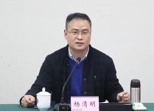 杨清明副院长对崇州法院的工作给予了肯定,表示崇州法院政治站位高