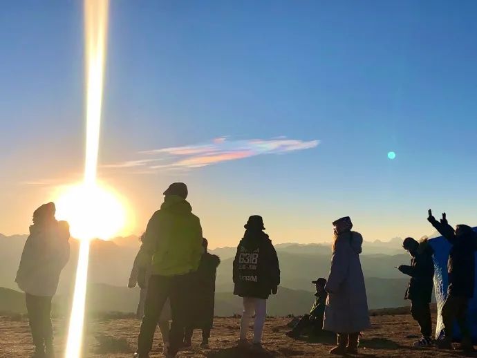 美到窒息!四川多地现七彩祥云,谁的意中人来了?(最新发布)