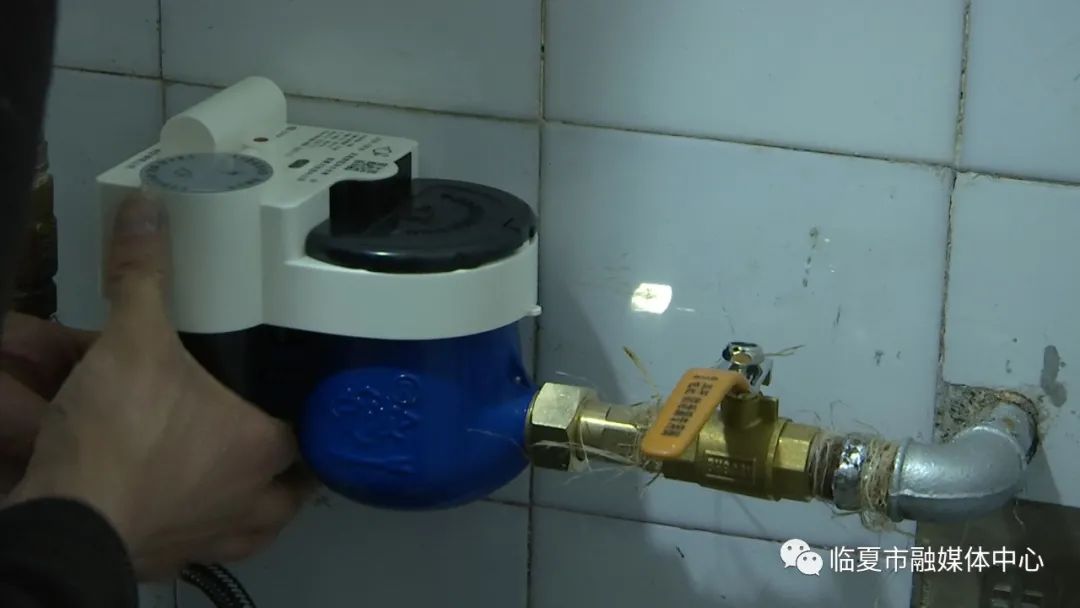 临夏市:智能水表安装进行时 服务暖心 便民利民