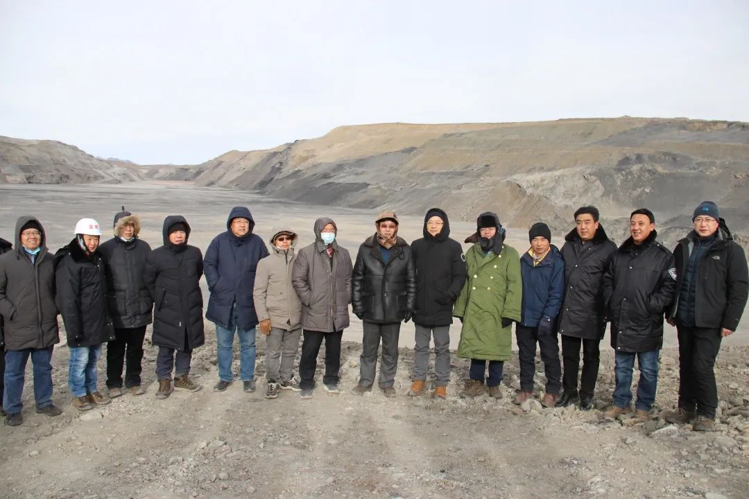 总局木里矿区生态整治项目 采坑,渣山一体化治理阶段