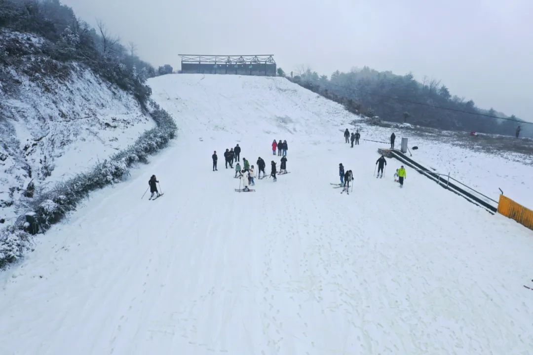 地址:金华市武义县千丈岩景区 磐安滑雪场