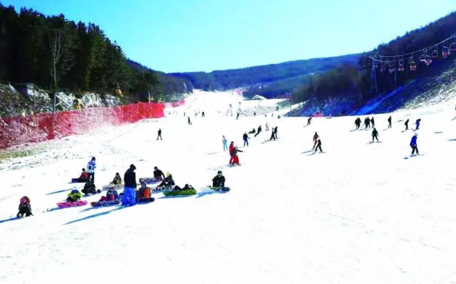 晋中太谷冰雪嘉年华,灵石红崖峡谷滑雪场,吕梁千年冰雪乐园以及太原