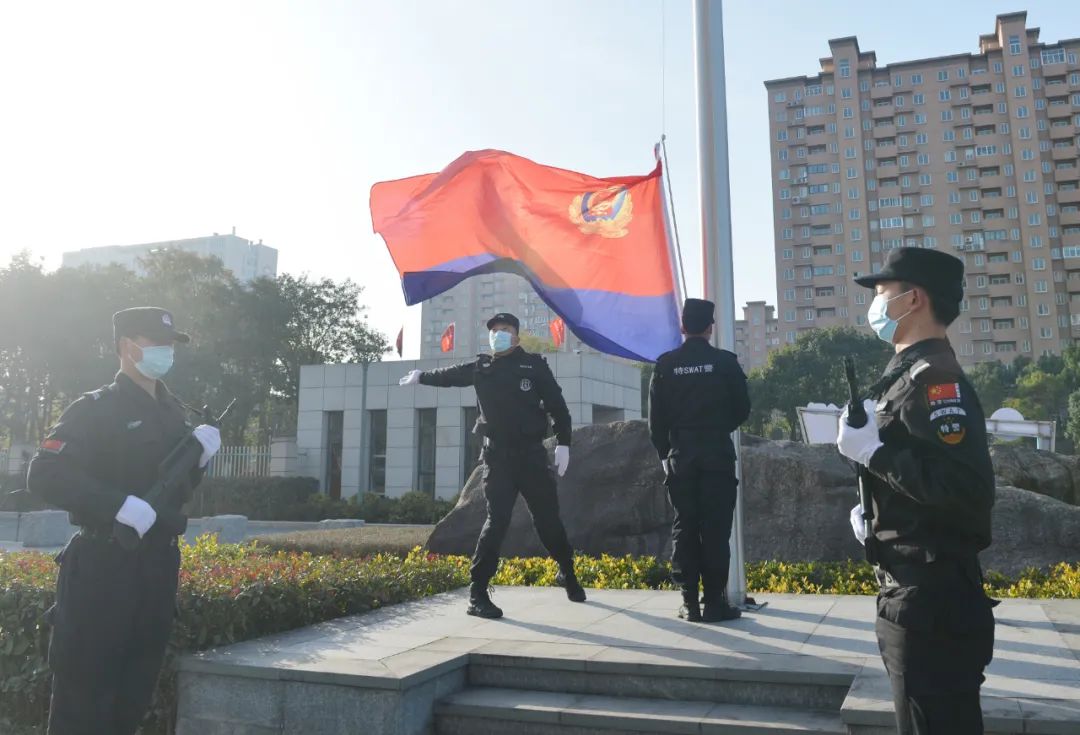 首个"中国人民警察节" 三门县公安局举行了隆重的升警旗仪式副县长