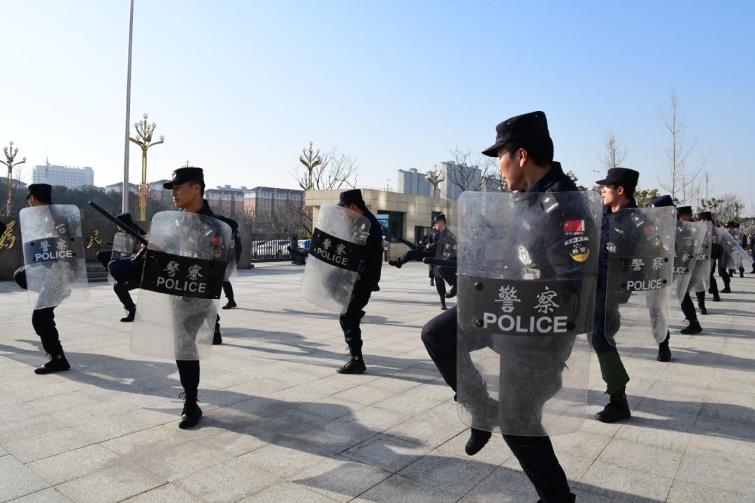 警察节里看警营威武之师安民心