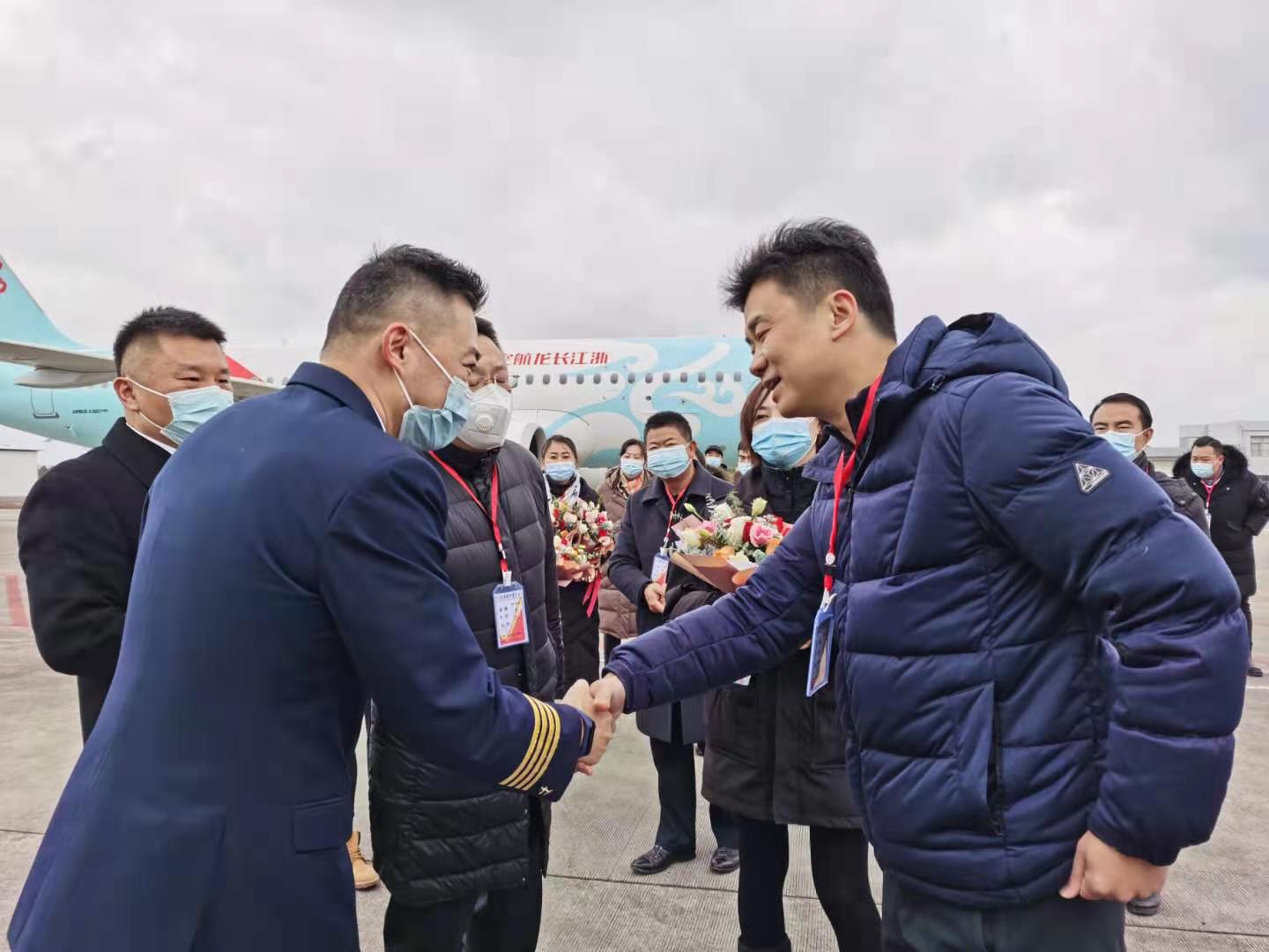 文山州副州长张彦(右)