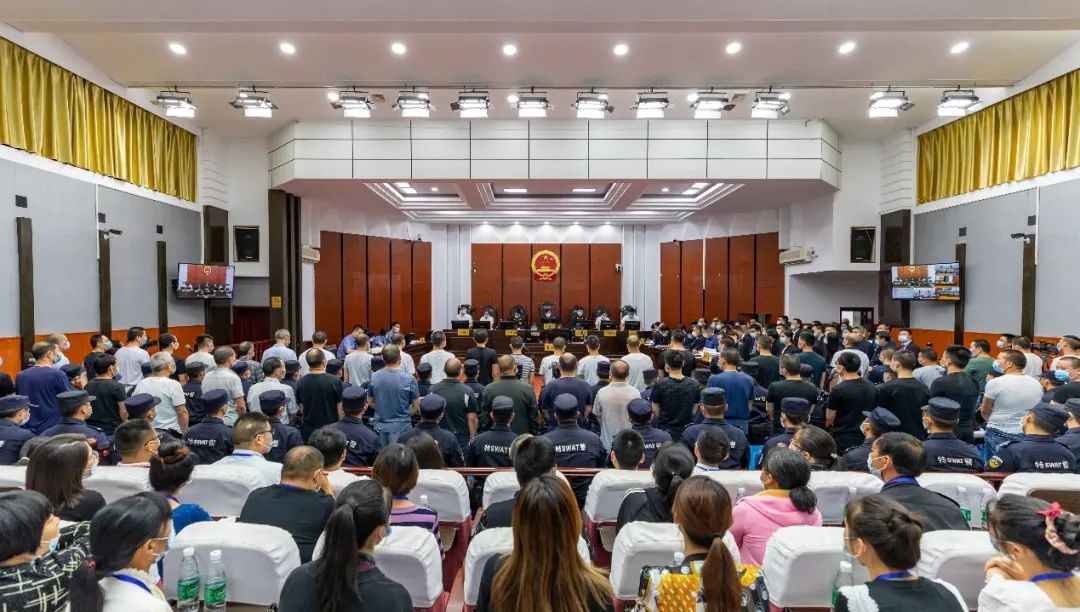 2020年8月11日至12日潜江法院依法公开开庭审理由湖北省公安厅指定侦