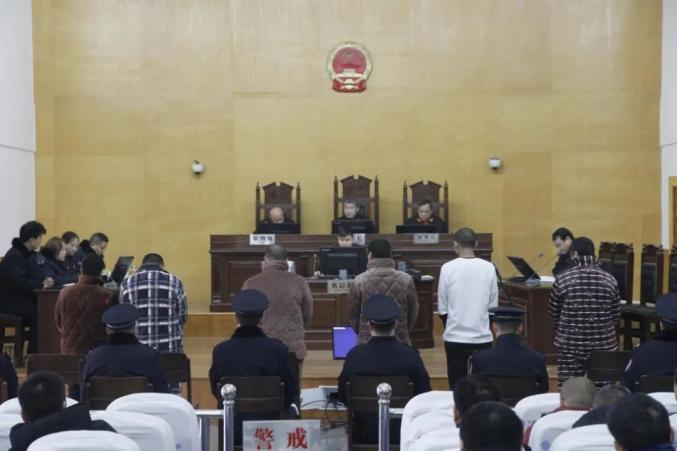 2019年12月10日至11日潜江法院依法公开开庭审理"付琪等31人涉黑案.