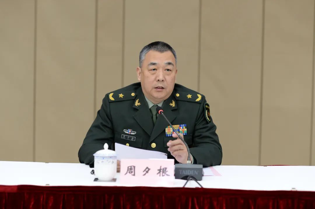 上海警备区副政委周夕根,静安区委书记于勇出席会议并讲话.